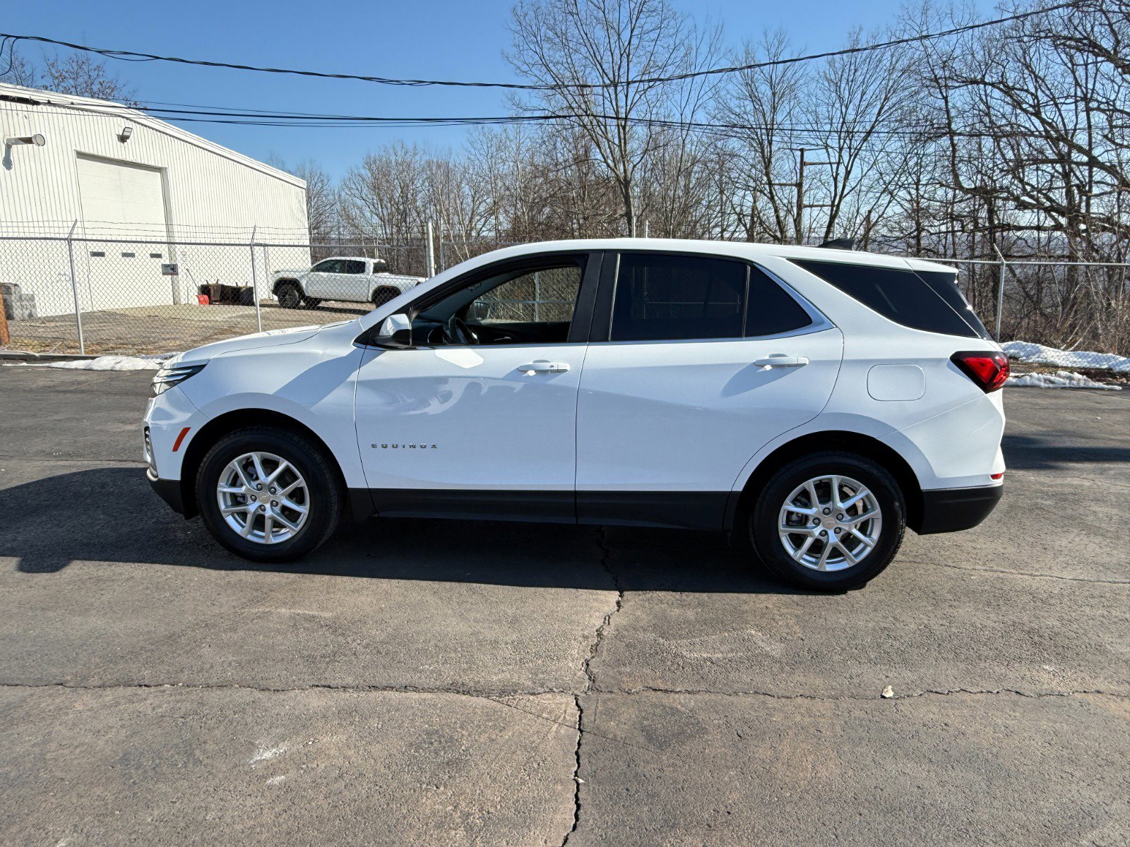 Used 2022 Chevrolet Equinox LT image 2