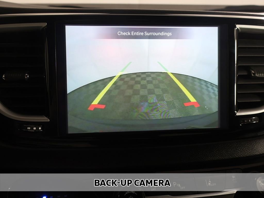 Used 2025 Chrysler Pacifica Select image 14