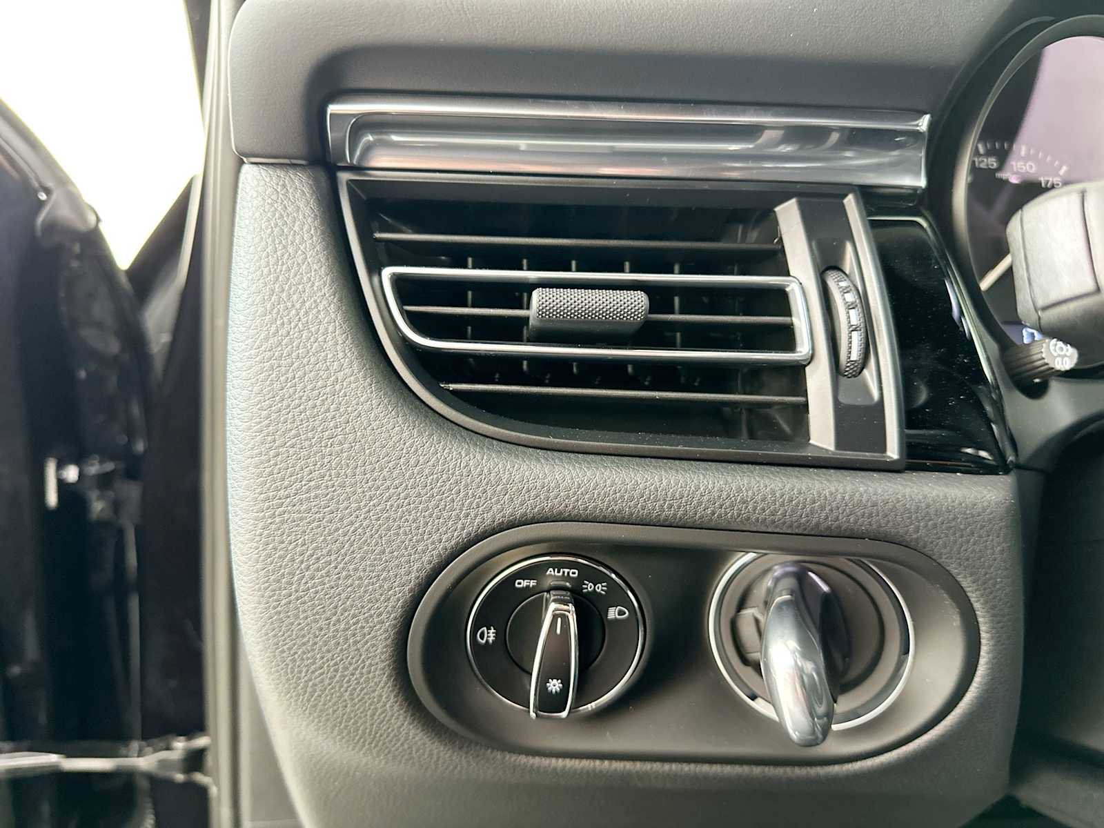 New 2025 Porsche Macan S image 13