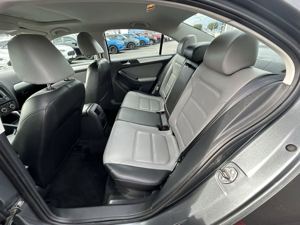 Used 2013 Volkswagen Jetta SEL Premium image 23
