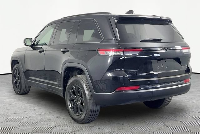 Used 2024 Jeep Grand Cherokee Altitude AWD/4WD image 4