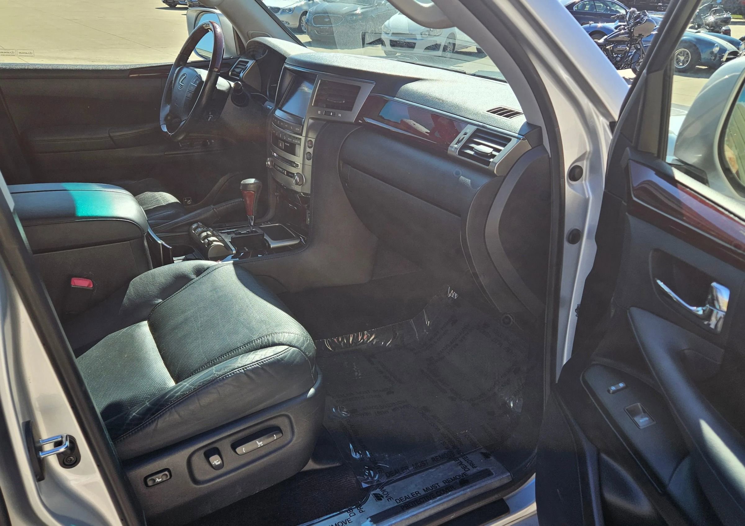 Used 2014 Lexus LX 570 4WD image 23