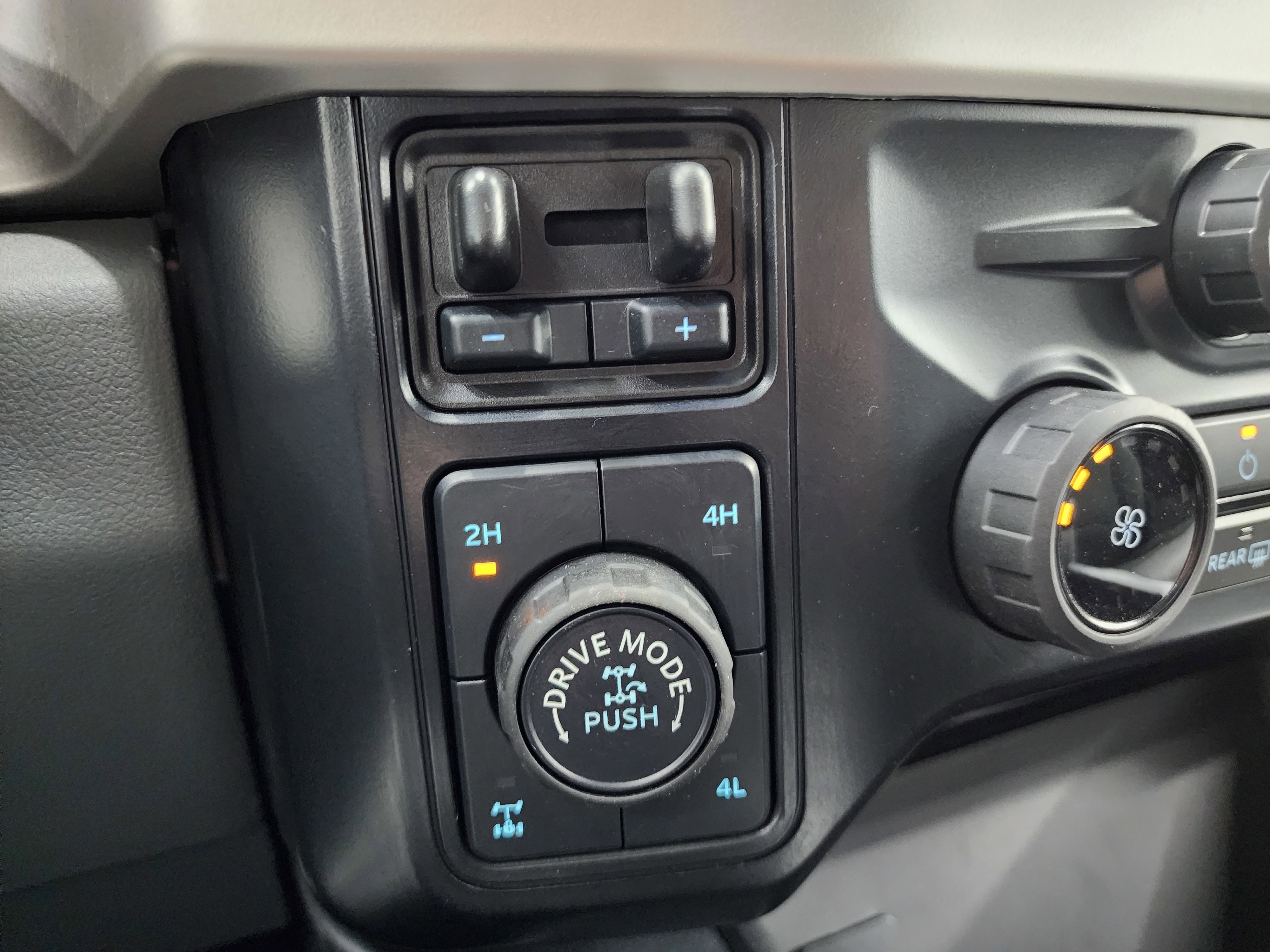 Used 2024 Ford F350 XLT w/ Tremor Off-Road Package image 40