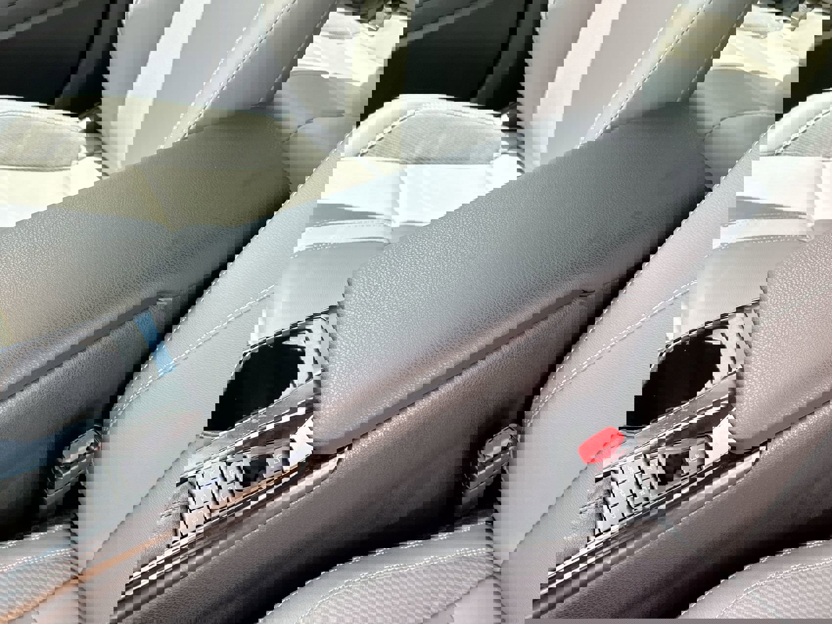 Used 2025 Toyota Camry SE image 20