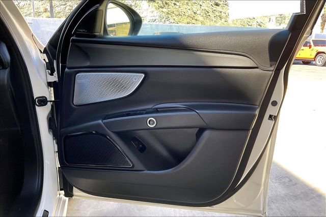 Used 2024 Maserati Grecale GT image 23