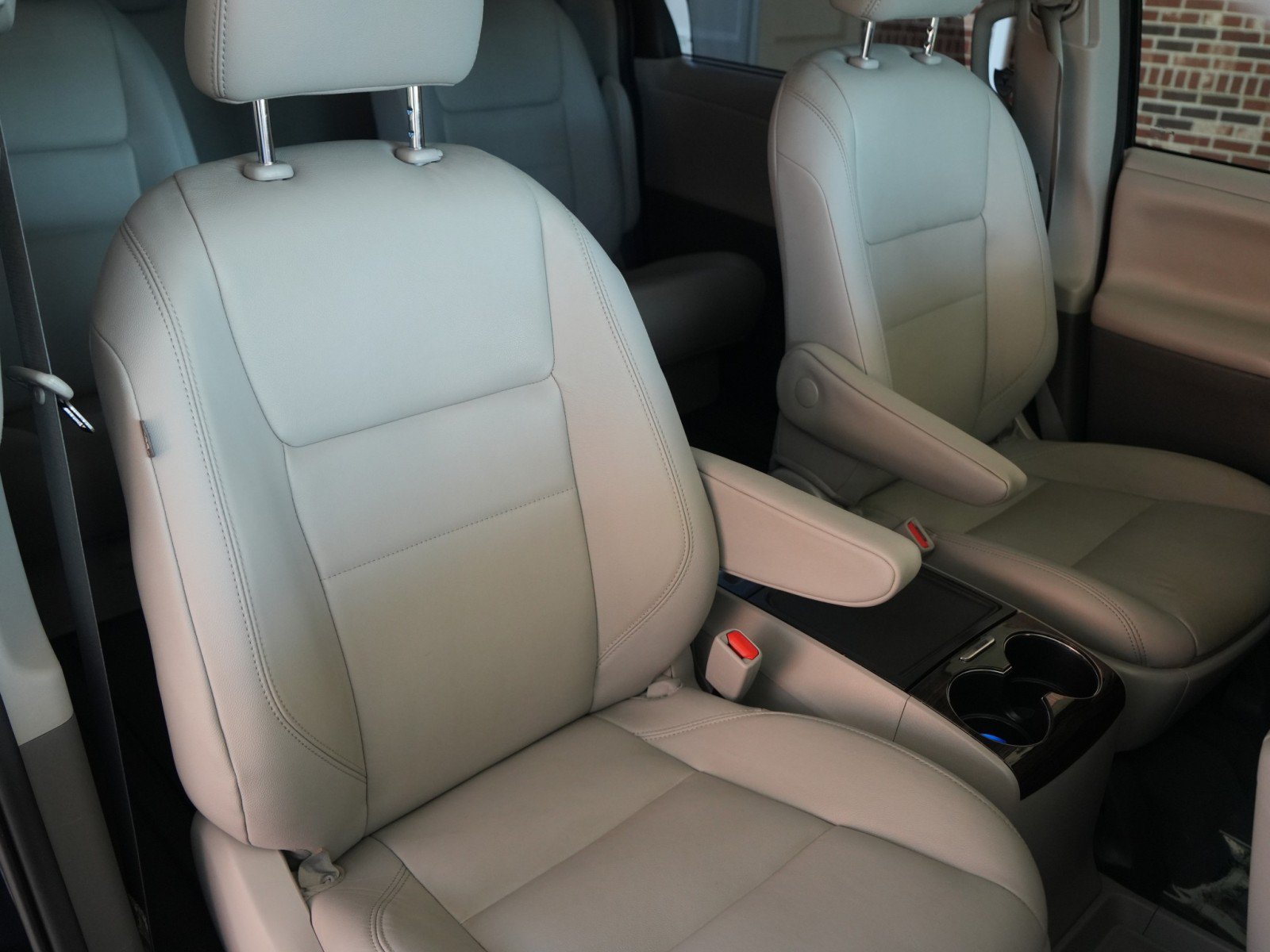 Used 2020 Toyota Sienna XLE Premium AWD/4WD image 41