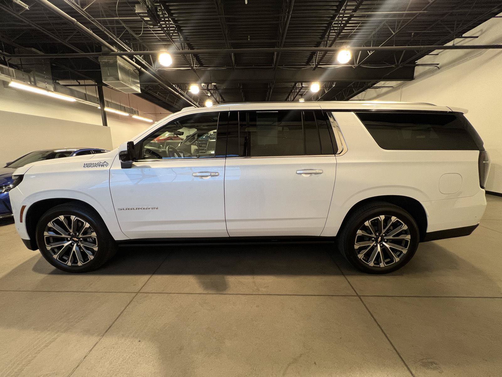 Used 2025 Chevrolet Suburban High Country AWD/4WD image 6