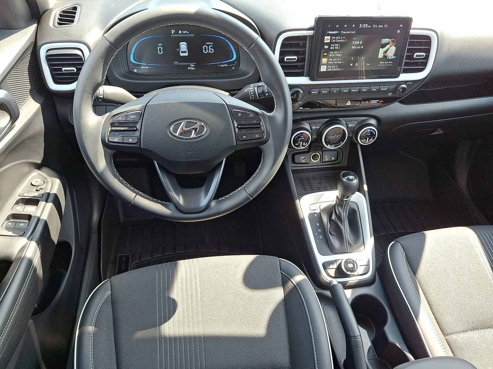 Certified 2025 Hyundai Venue Limited FWD image 27