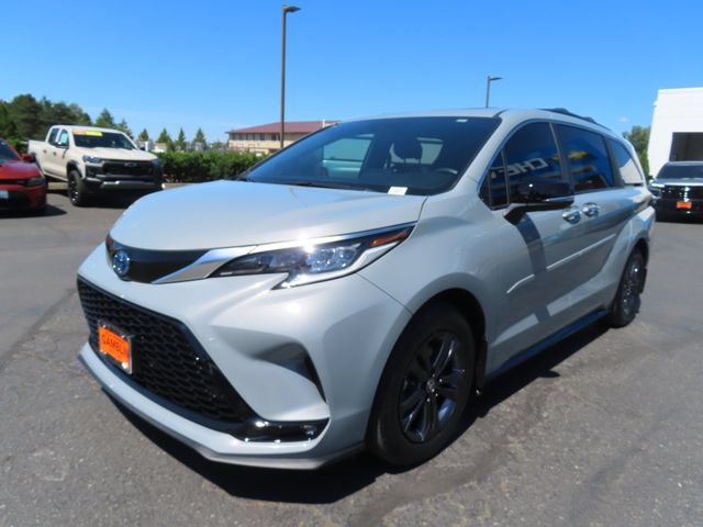 Used 2024 Toyota Sienna XSE w/ XSE Premium Package AWD/4WD image 3