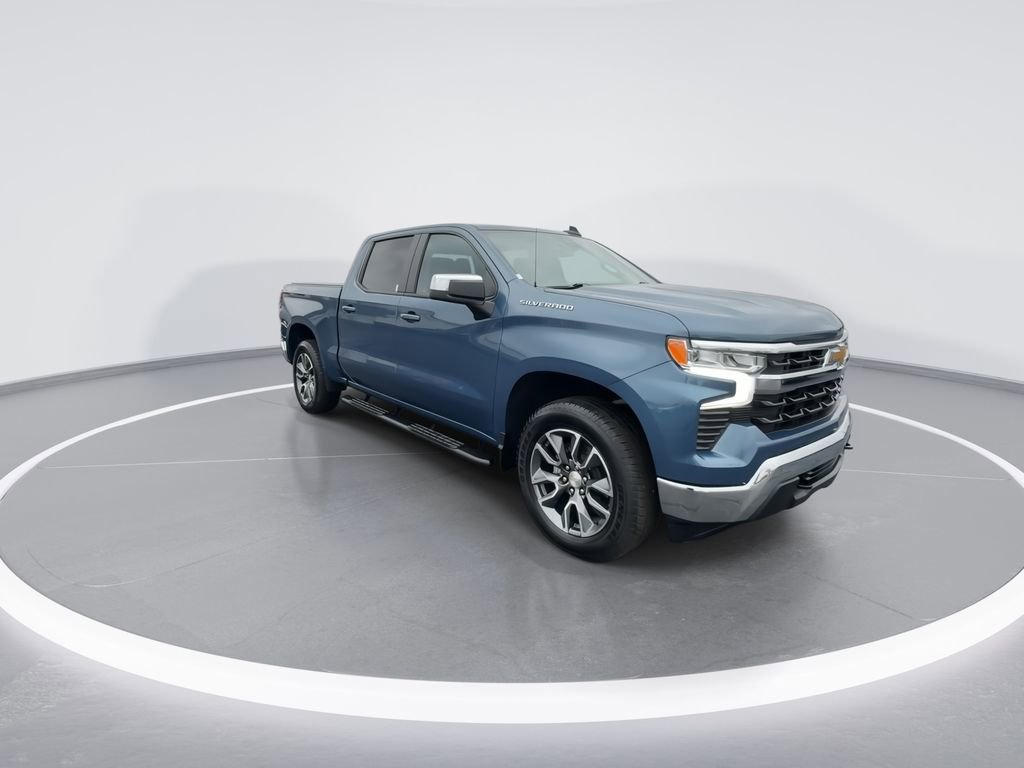Used 2024 Chevrolet Silverado 1500 LT image 2