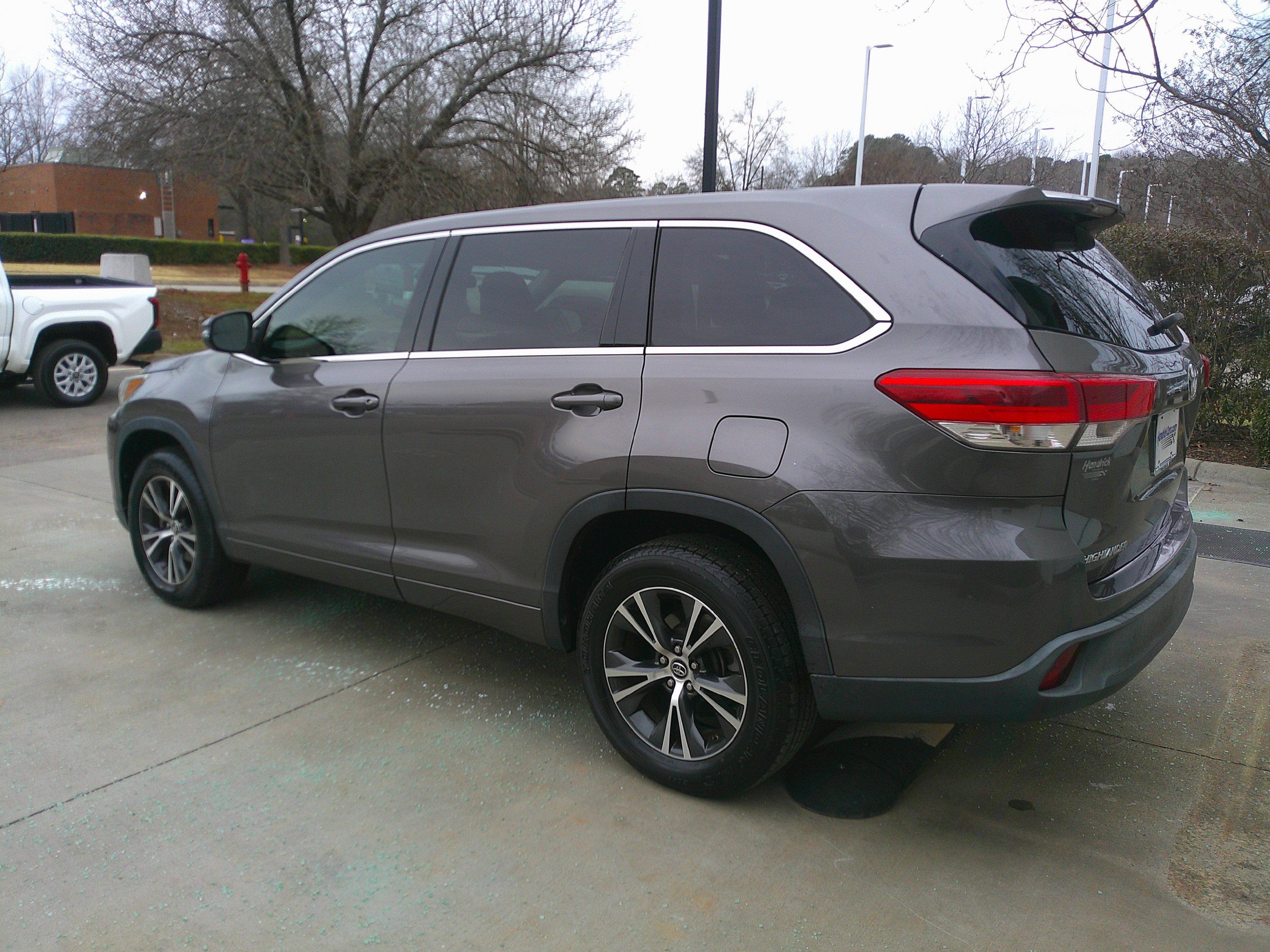 Used 2017 Toyota Highlander LE image 10