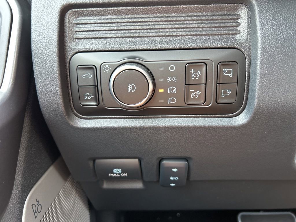 New 2026 Ford F250 Lariat w/ Black Appearance Package image 23