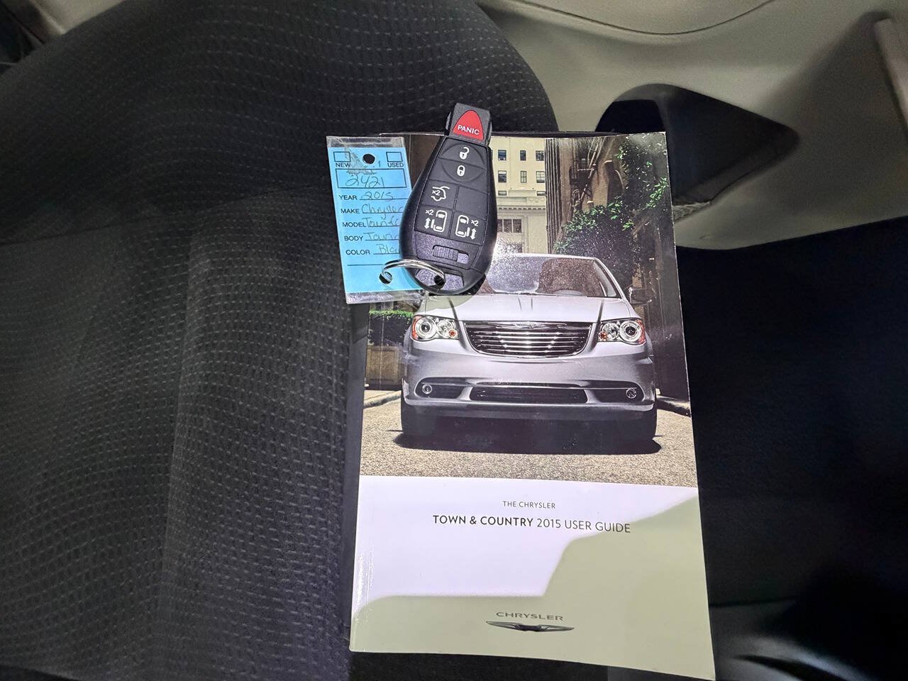 Used 2015 Chrysler Town & Country Touring FWD image 20