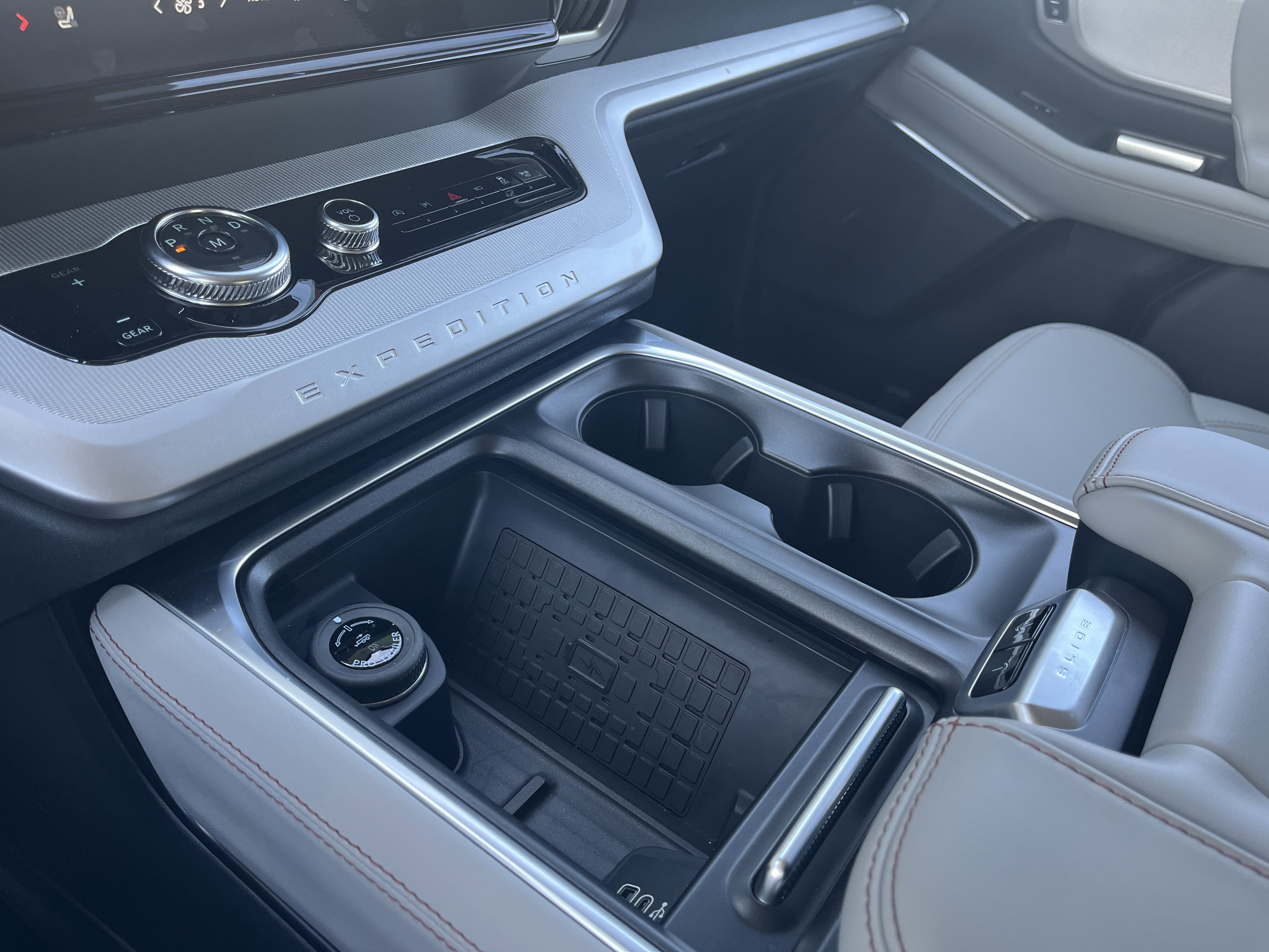 New 2025 Ford Expedition Active image 20