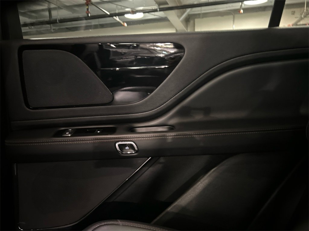 Used 2023 Lincoln Aviator AWD w/ Premium Package image 28