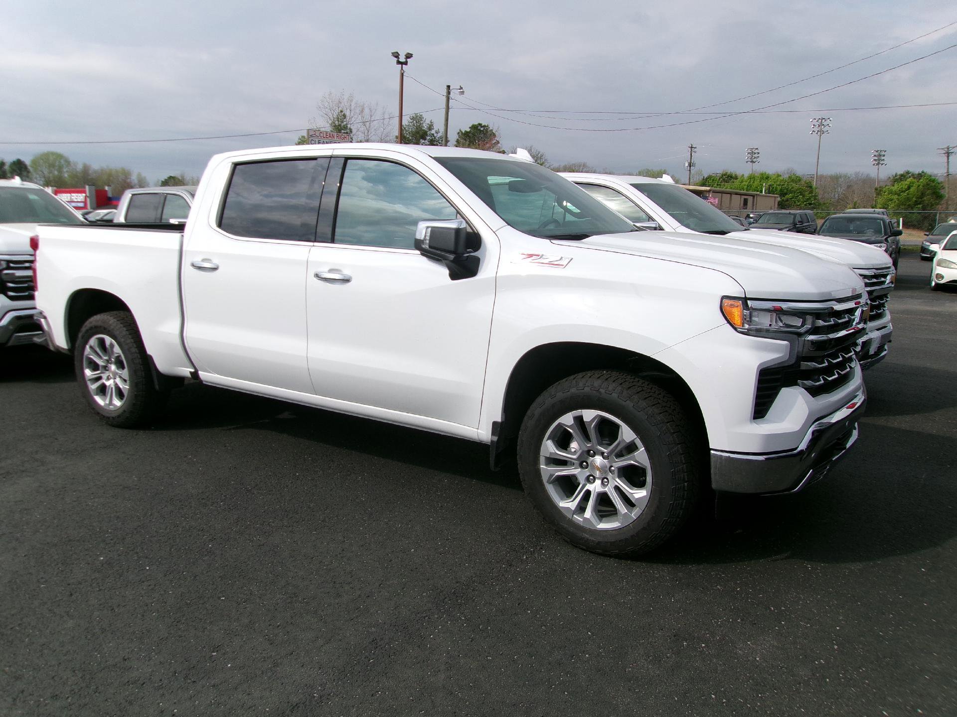 New 2026 Chevrolet Silverado 1500 LTZ w/ LTZ Premium Package AWD/4WD image 9