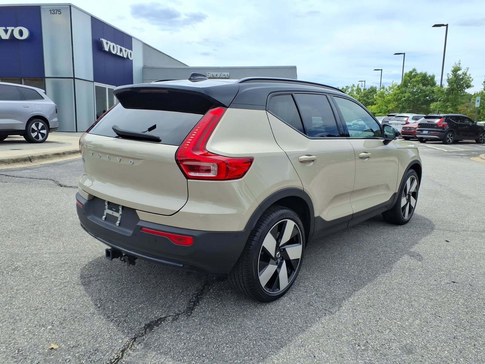 Certified 2025 Volvo EX40 Ultra AWD/4WD image 3