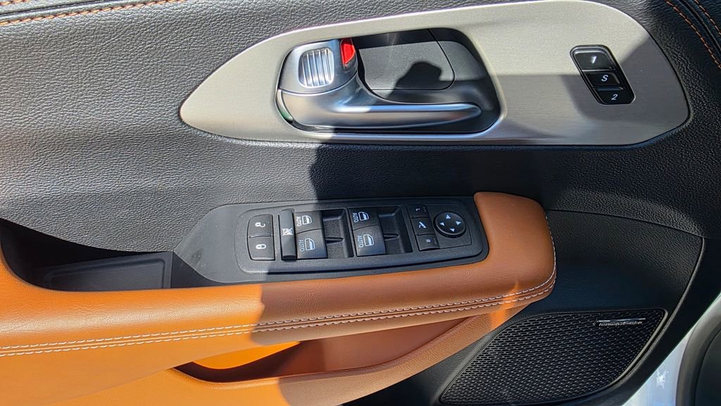 New 2026 Chrysler Pacifica Pinnacle image 25