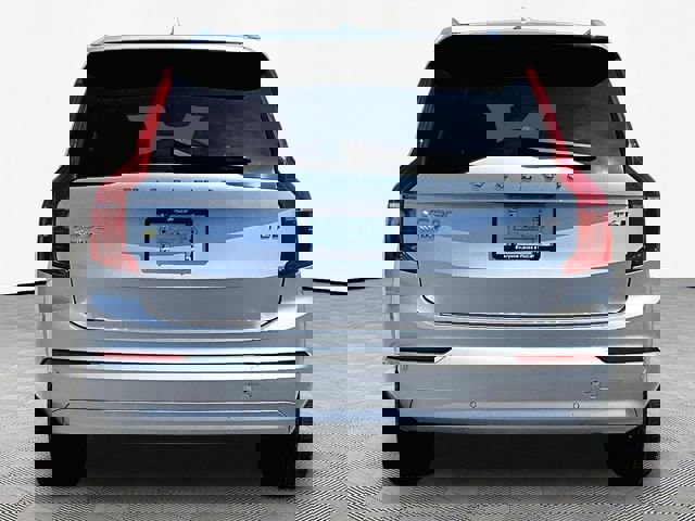 Used 2022 Volvo XC90 T6 Momentum w/ Climate Package AWD/4WD image 5