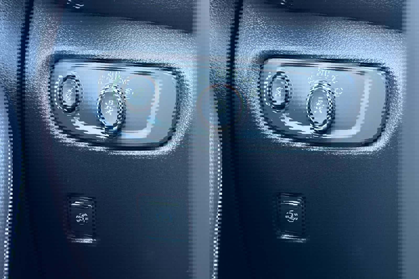 Used 2023 Chevrolet Blazer LT image 32