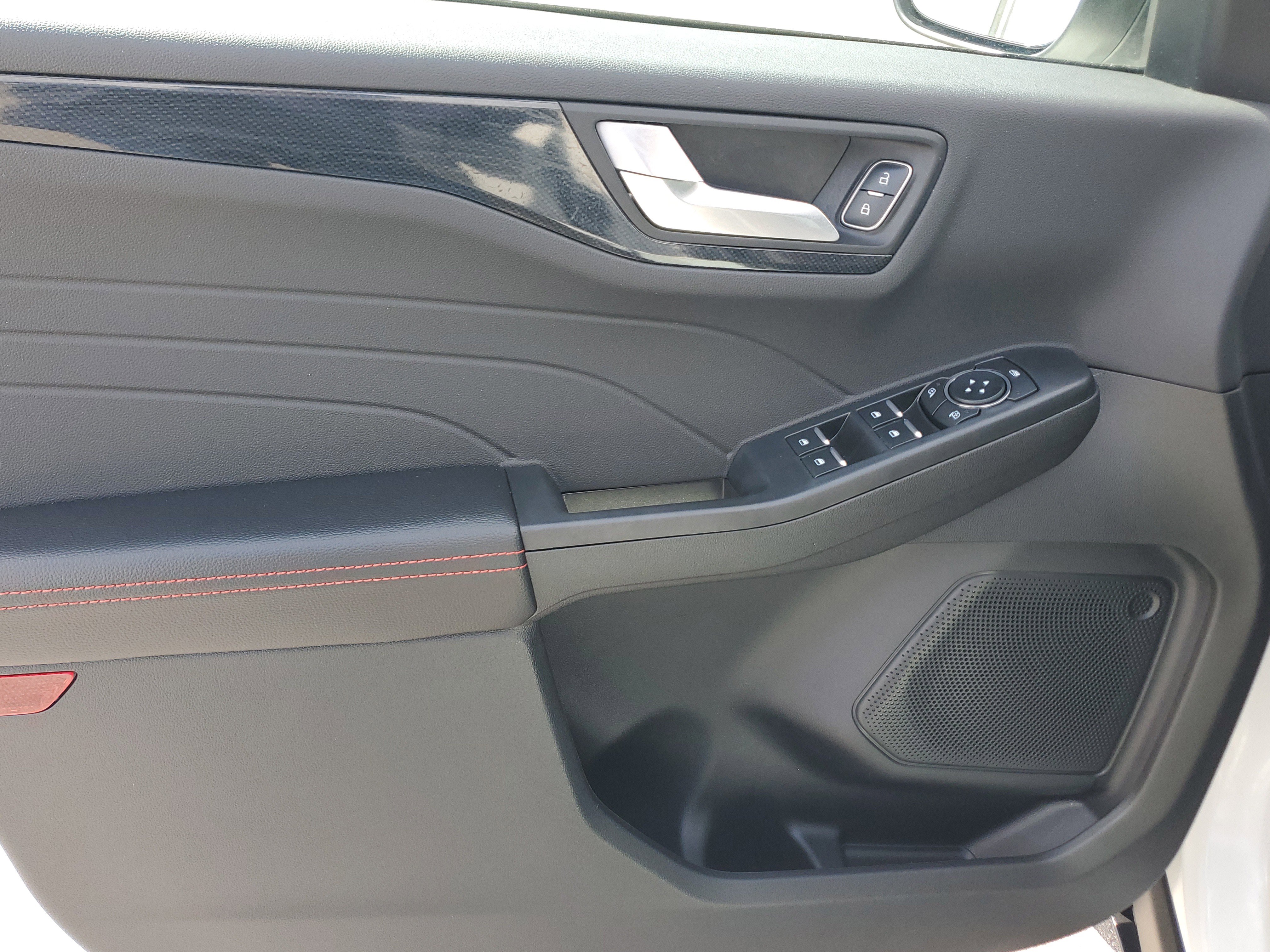 Used 2025 Ford Escape ST-Line w/ Equipment Group 301A image 27