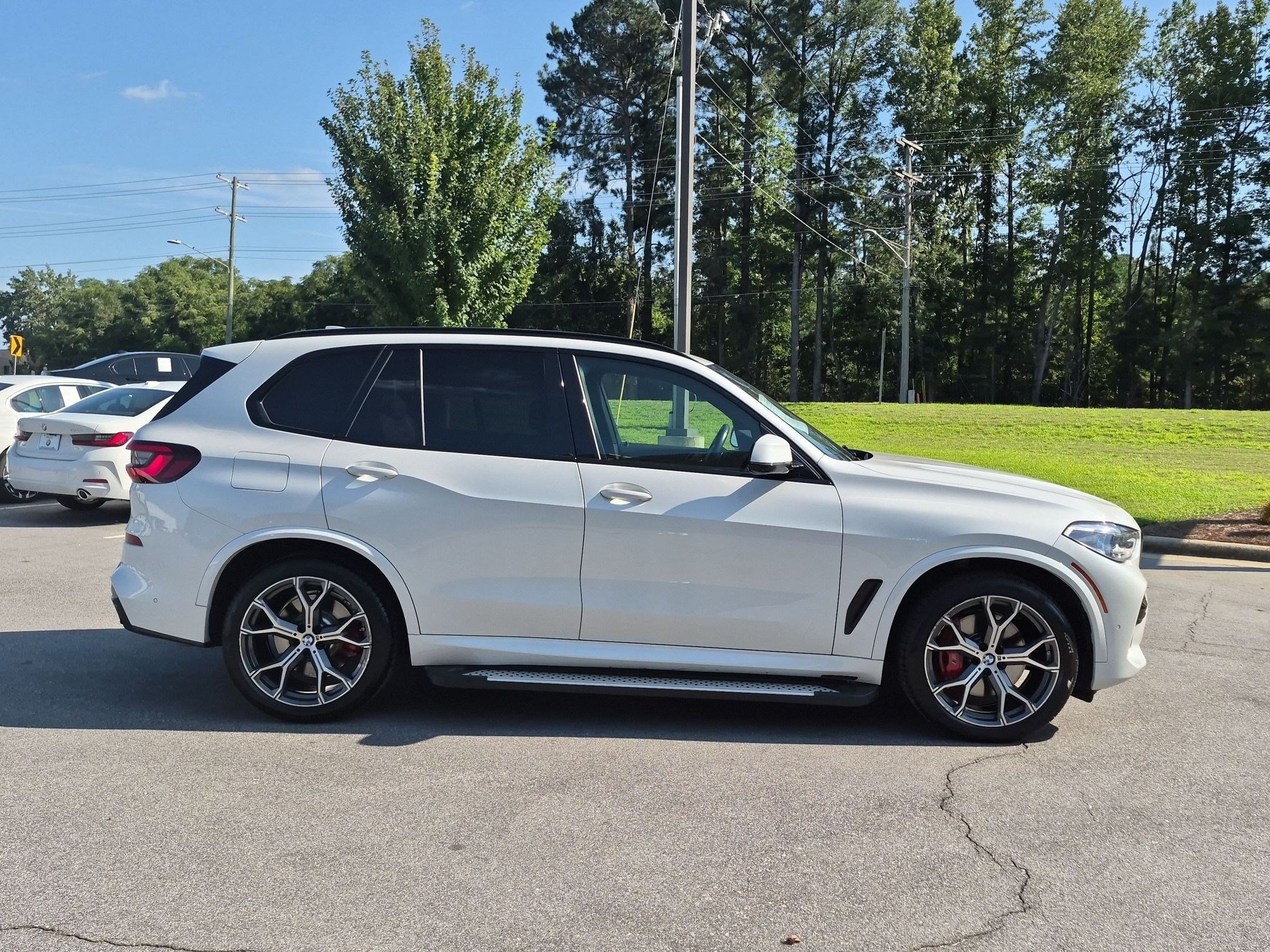 Used 2021 BMW X5 xDrive40i w/ M Sport Package AWD/4WD image 2