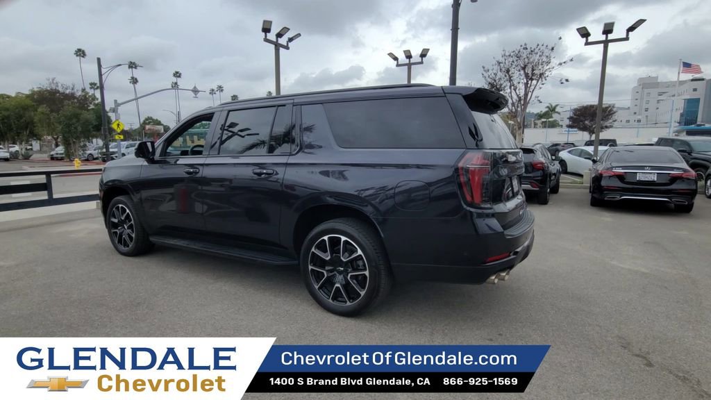 Certified 2025 Chevrolet Suburban RST image 6