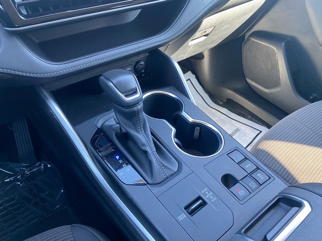 Used 2024 Toyota Highlander LE image 21