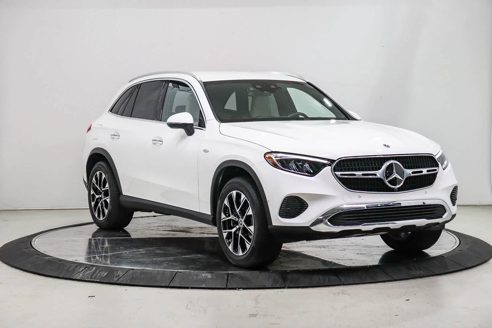 Used 2025 Mercedes-Benz GLC 350e 4MATIC image 5