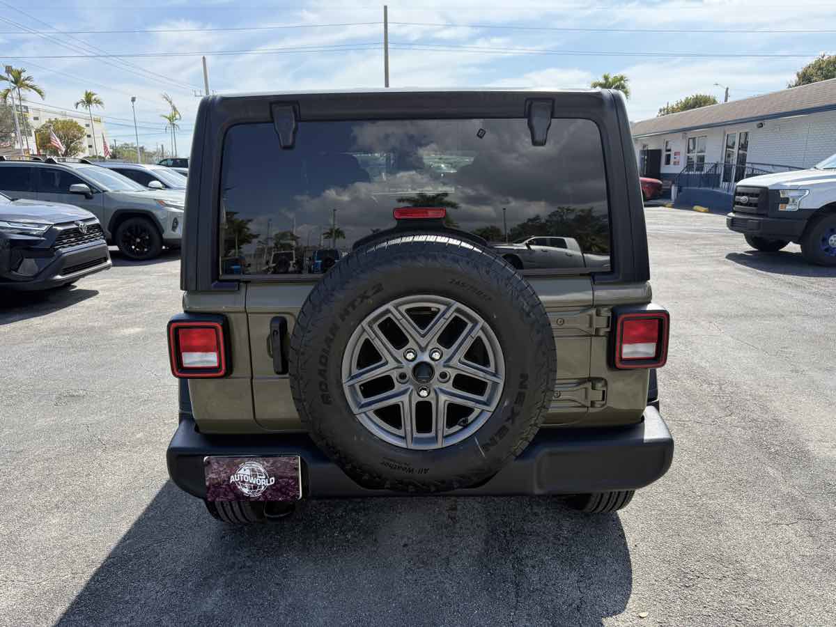 Used 2025 Jeep Wrangler Unlimited Sport image 7