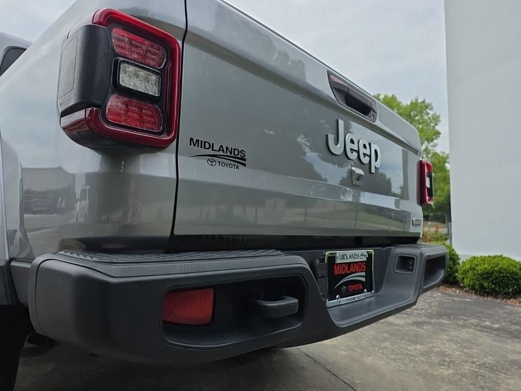 Used 2020 Jeep Gladiator Overland w/ LED Lighting Group AWD/4WD image 33