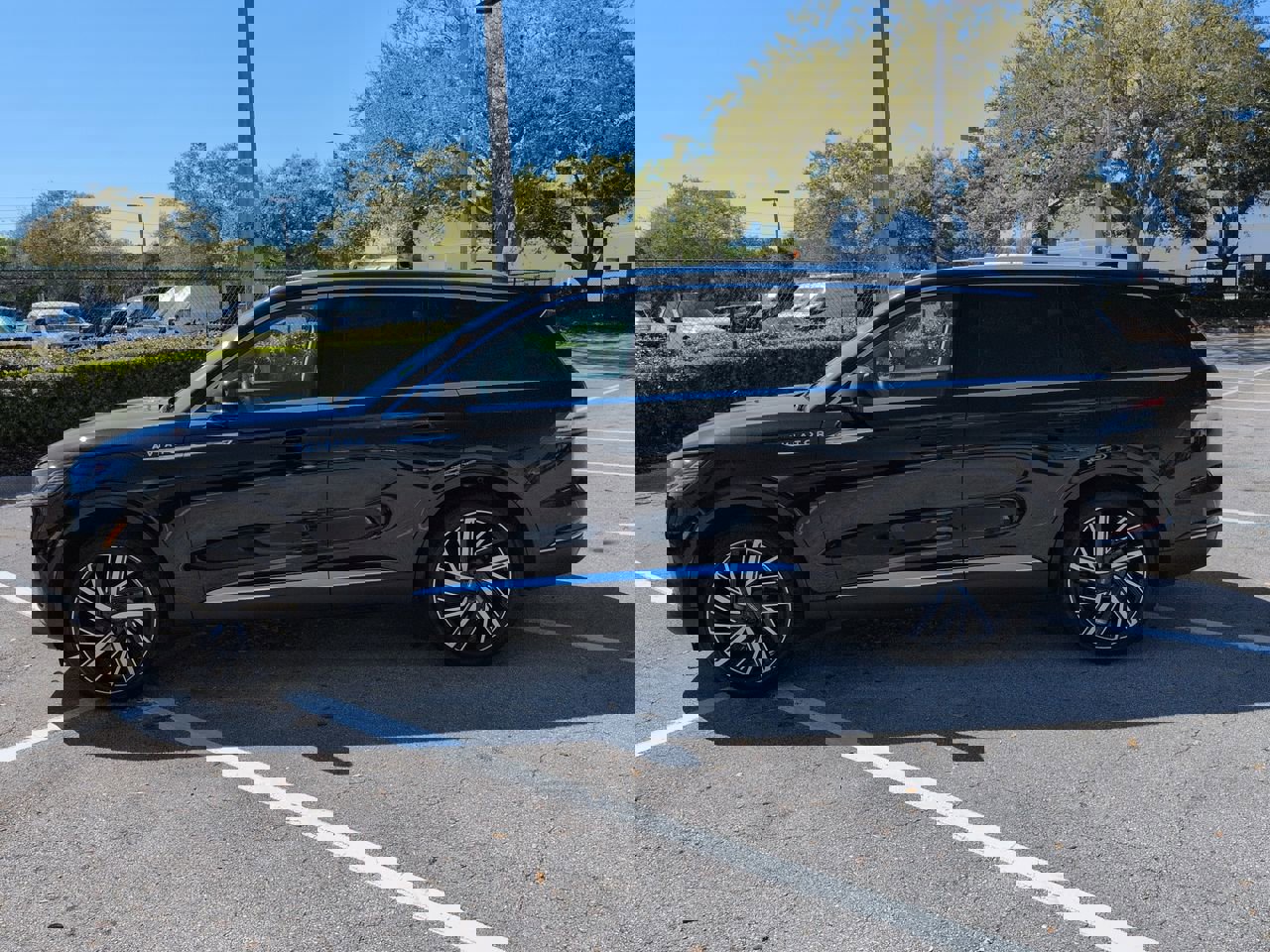 Certified 2025 Lincoln Aviator Reserve w/ Equipment Group 201A image 7