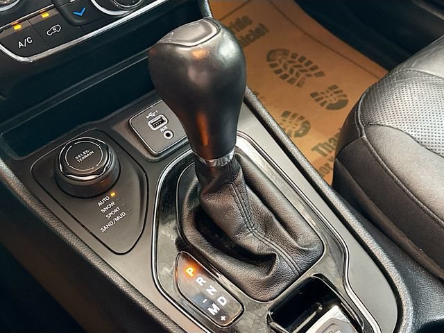 Used 2020 Jeep Cherokee Limited AWD/4WD image 17