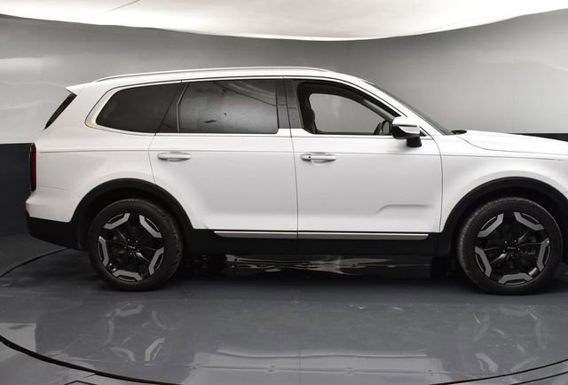 Certified 2025 Kia Telluride S FWD image 8