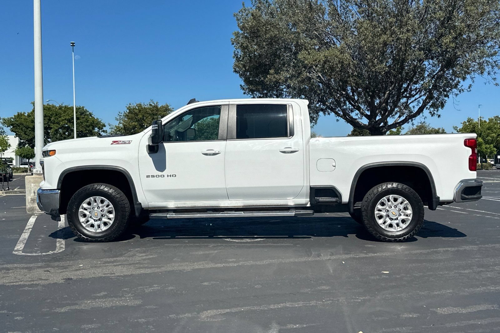 Used 2024 Chevrolet Silverado 2500 LT AWD/4WD image 7