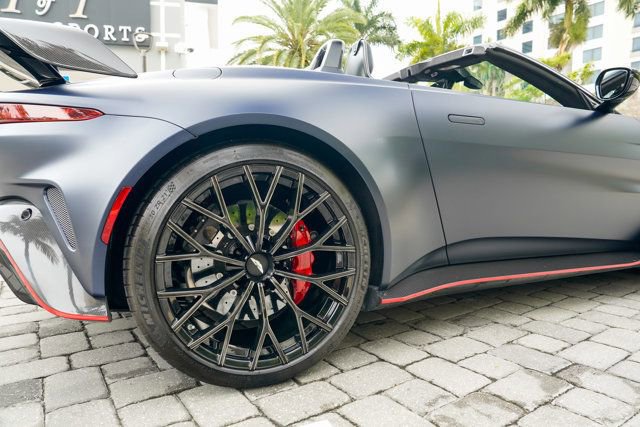Used 2023 Aston Martin V12 Vantage Roadster RWD image 30