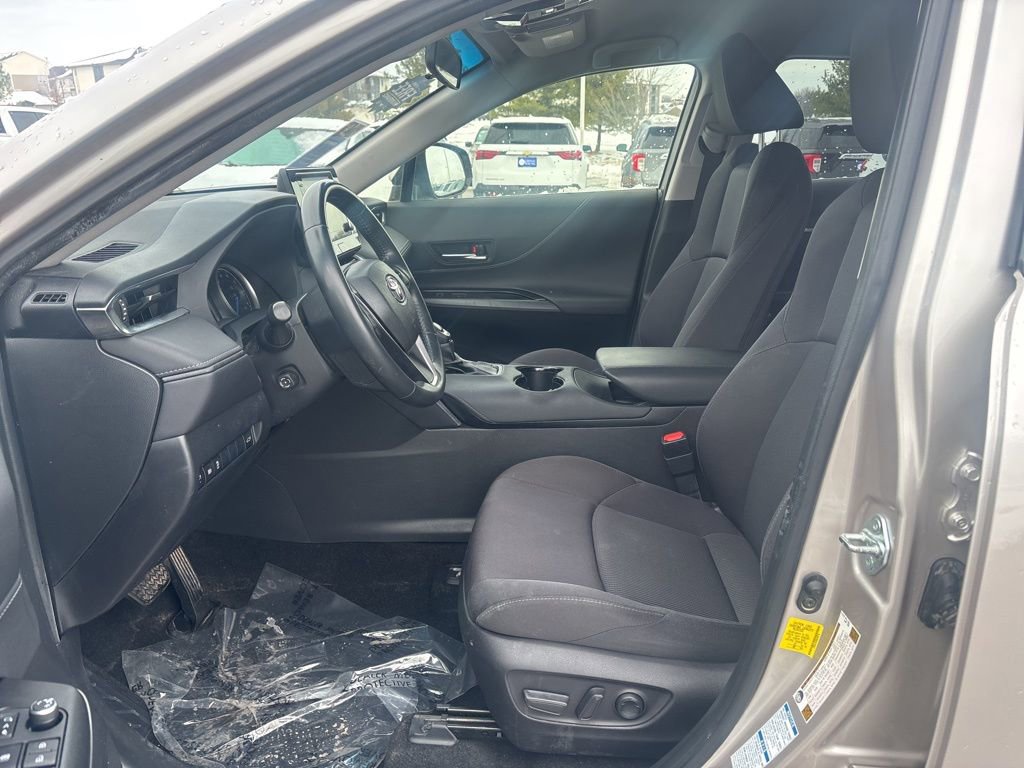 Used 2021 Toyota Venza XLE image 16