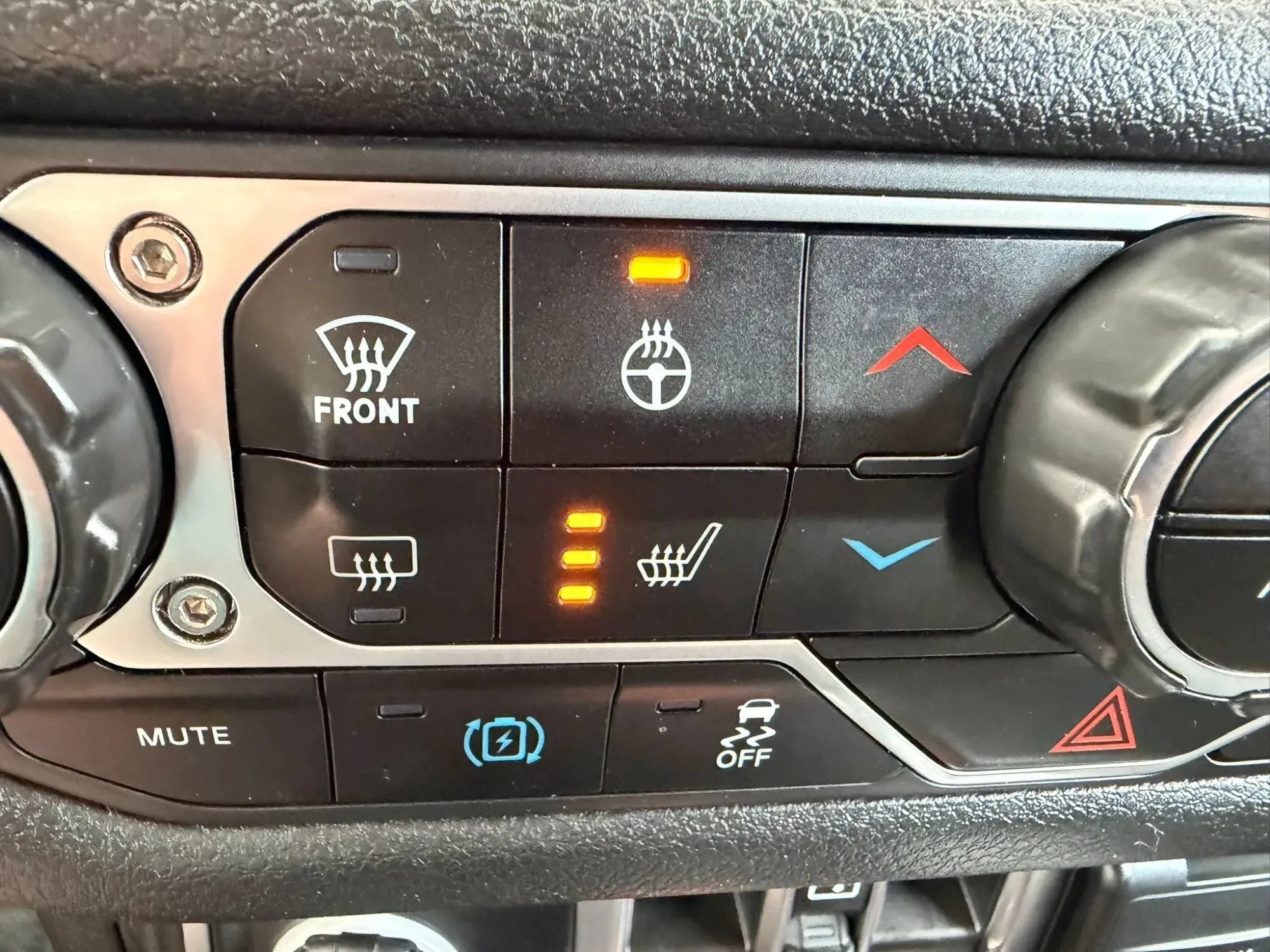 Used 2024 Jeep Wrangler Unlimited AWD/4WD image 27