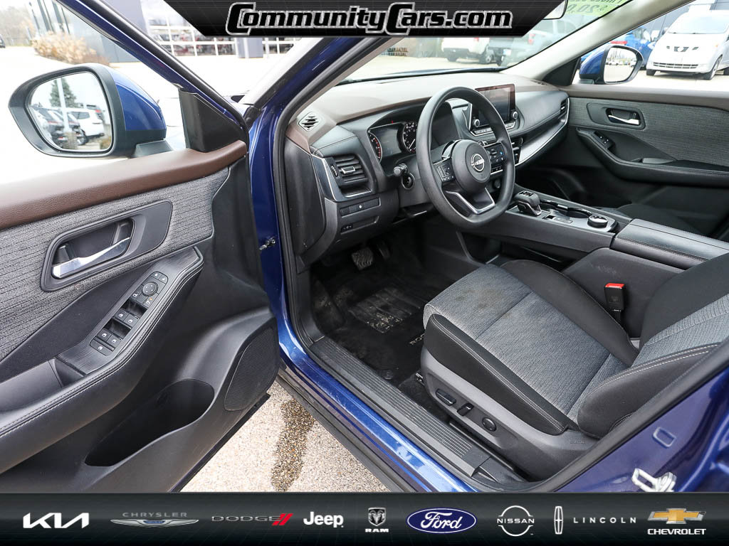 Used 2023 Nissan Rogue SV image 11