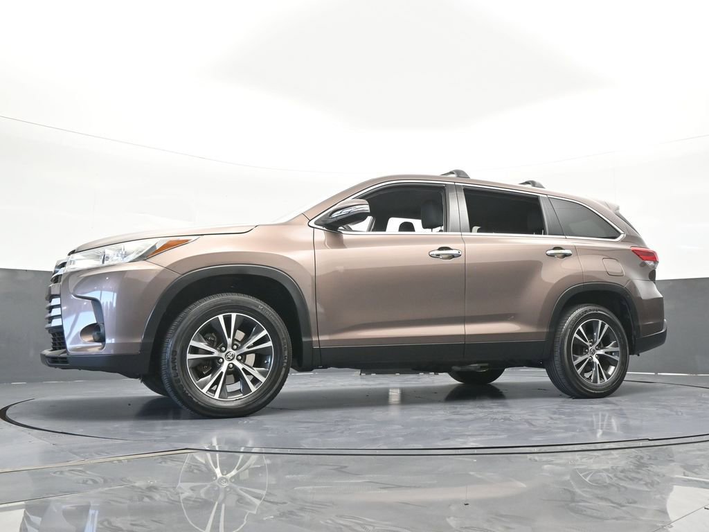 Used 2019 Toyota Highlander LE FWD image 54