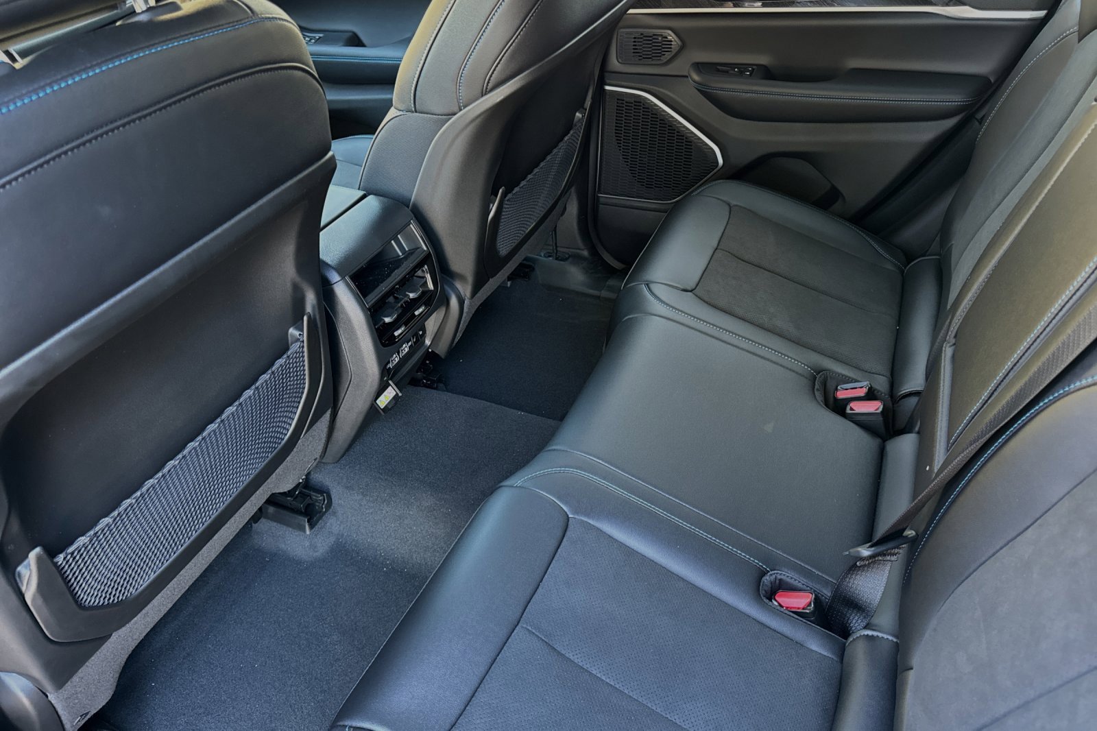 New 2023 Jeep Grand Cherokee Trailhawk w/ Advanced Protech Group II image 11