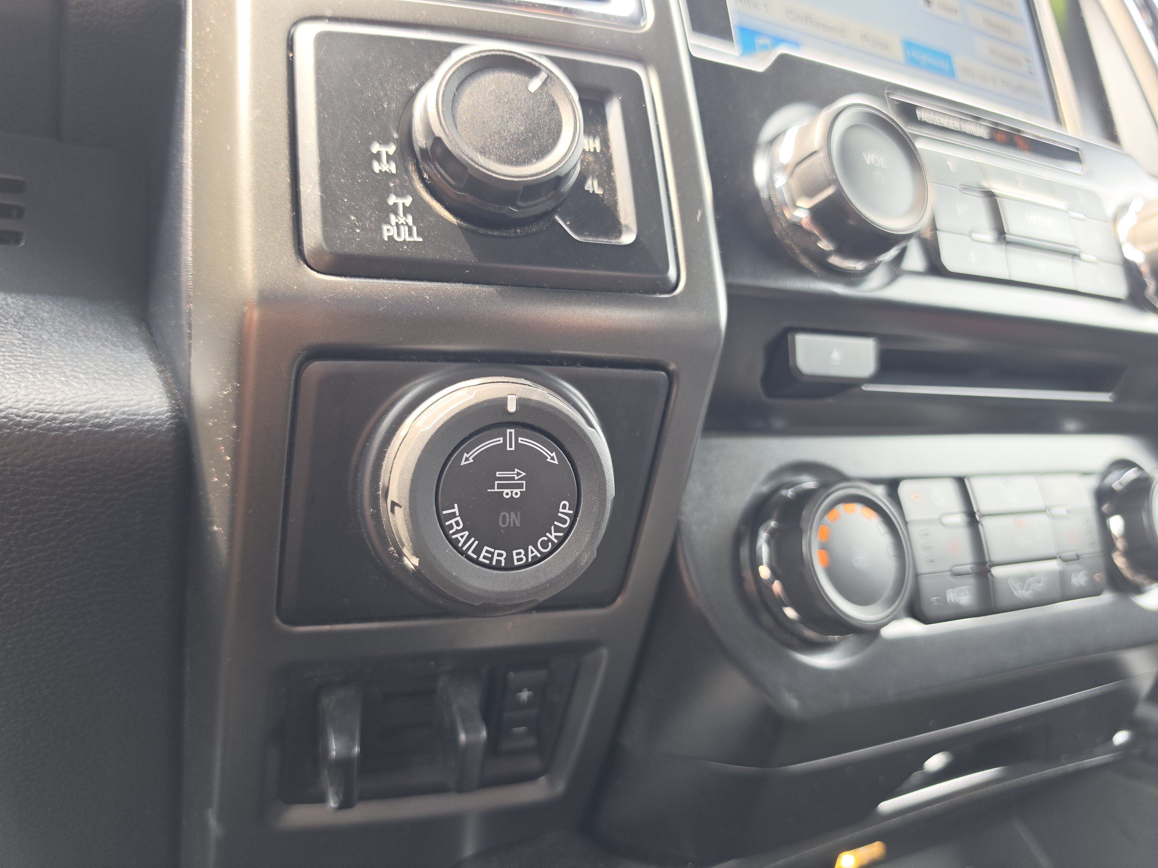 Used 2016 Ford F150 XLT w/ Equipment Group 302A Luxury AWD/4WD image 26