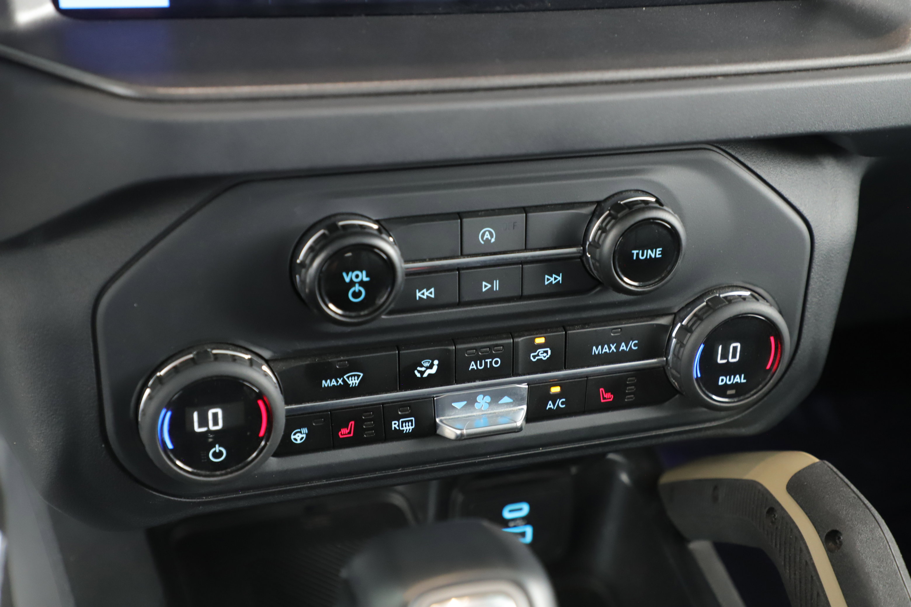 Used 2025 Ford Bronco Badlands image 14