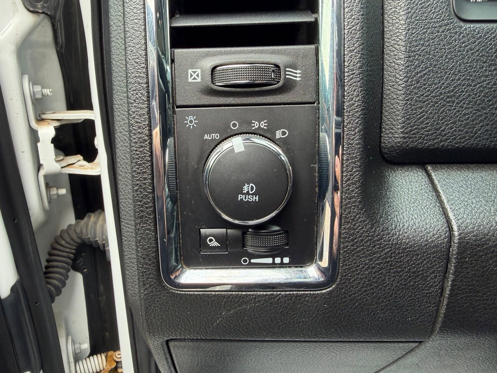 Used 2018 RAM 1500 Laramie image 16