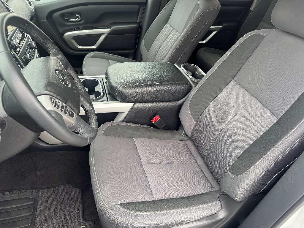 Used 2020 Nissan Titan SV w/ SV Convenience Package image 11