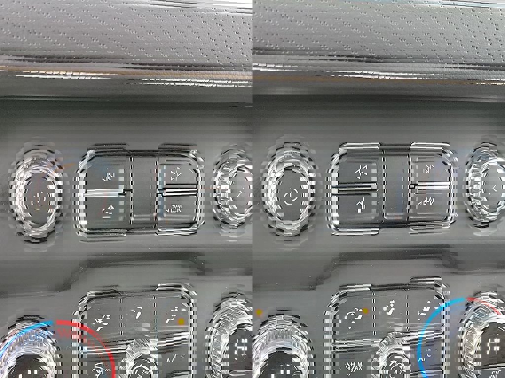 Used 2024 GMC Yukon SLT w/ SLT Luxury Package image 31