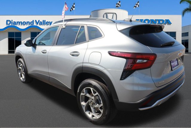 Used 2025 Chevrolet Trax LT image 4