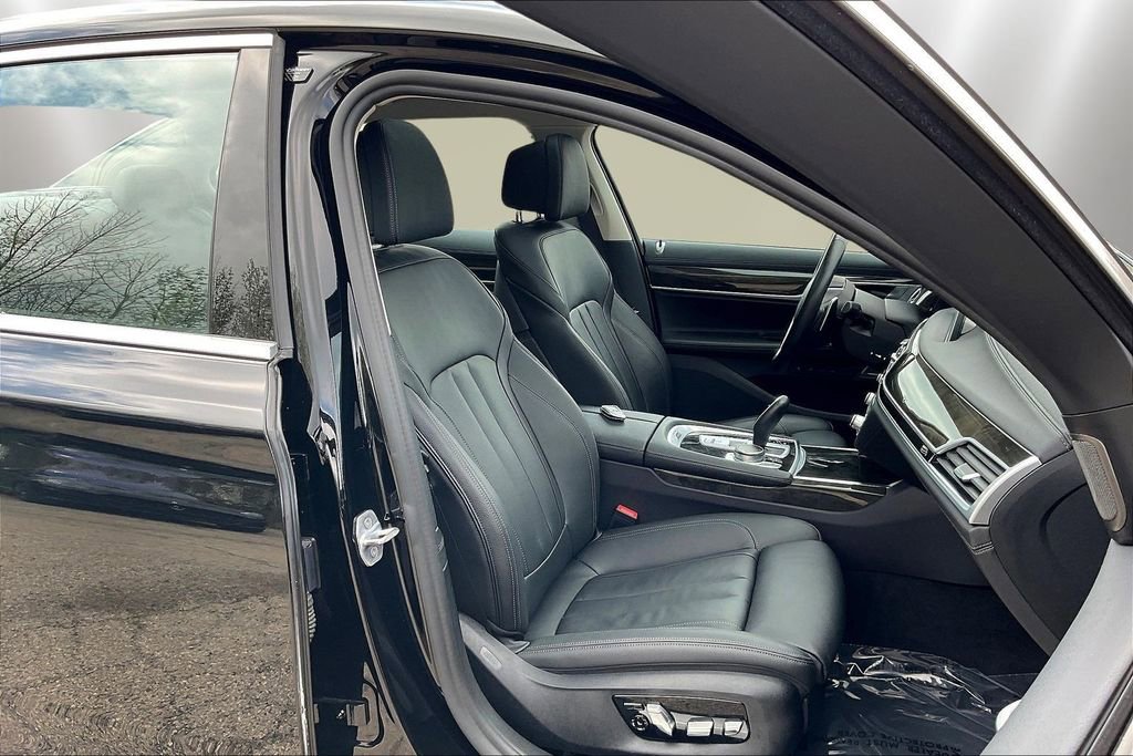 Used 2020 BMW 740i xDrive w/ Cold Weather Package image 29