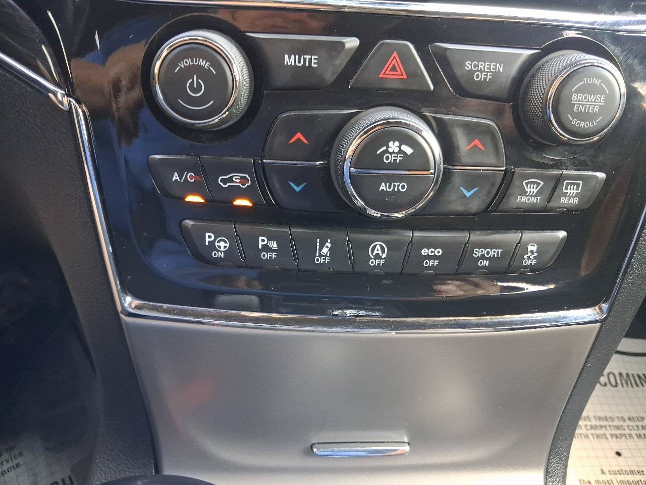 Used 2021 Jeep Grand Cherokee Overland AWD/4WD image 13
