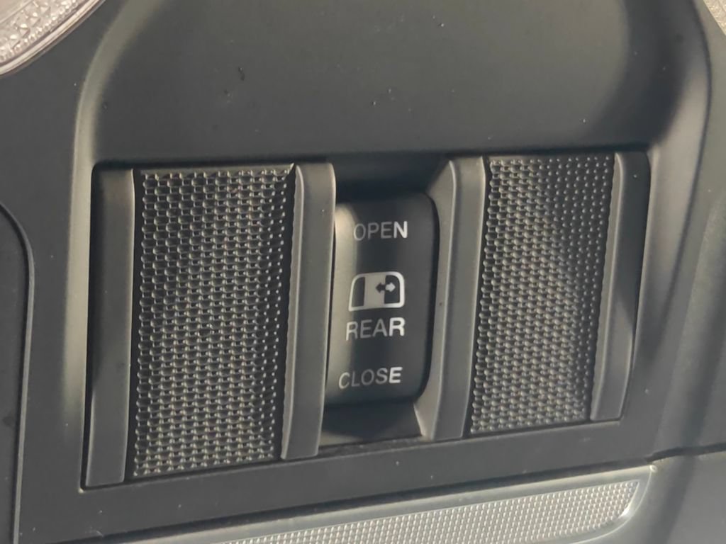 Used 2019 RAM 1500 Big Horn AWD/4WD image 11